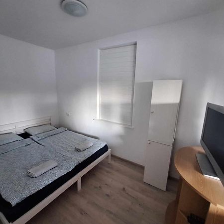 Sarga311 Ueduelohaz Szeged 빌라 외부 사진