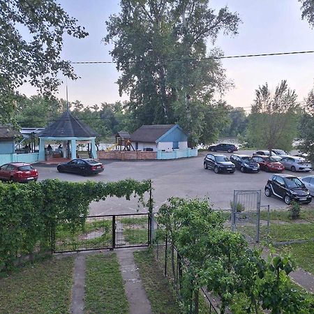 Sarga311 Ueduelohaz Szeged 빌라 외부 사진